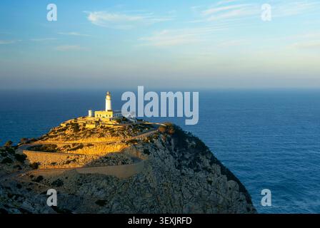 Phare de Formentor, conçu par Emili Pou en 1927, Cap Formentor, Pollença, Majorque, Îles Baléares, Espagne, Europe Banque D'Images
