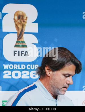 San Francisco, États-Unis. 30 juin 2026. Mauricio Pochettino, entraîneur-chef des États-Unis, assiste à une conférence de presse avant la ronde de 32 entre les États-Unis et la Bosnie-Herzégovine lors de la Coupe du monde de la FIFA 2026 au San Francisco Bay Area Stadium à San Francisco, États-Unis, le 30 juin 2026. Crédit : Xu Chang/Xinhua/Alamy Live News Banque D'Images