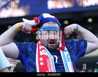 New Jersey, United States. 01st July, 2026. Fans from France and Sweden, wearing colorful costumes and makeup, display a range of emotions at MetLife Stadium, underscoring football's emotional pull on millions worldwide. France 3 - 0 Sweden Credit: SOPA Images Limited/Alamy Live News Banque D'Images
