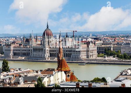 Bâtiment du Parlement vu de l'autre côté du Danube depuis le château de Buda, Budapest, Hongrie Banque D'Images