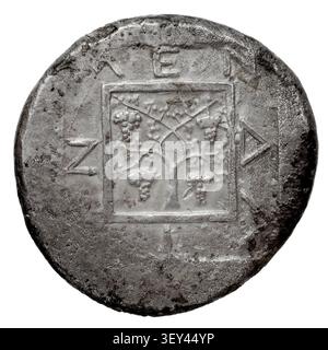 Une pièce de tetradrachm de Mendé, Macédoine, une pièce d'argent grecque antique, datée d'environ 460 av. J.-C., provenant d'un ancien atelier de menthe. Banque D'Images