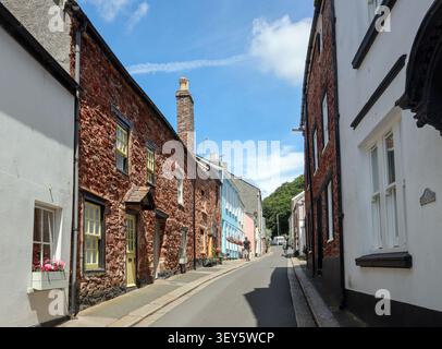 King Street à Kingsand dans la péninsule de rame dans le sud-est de Cornwall. Les villages jumeaux de Cawsand et Kingsand sont des villages de bord de mer et une évasion fro Banque D'Images