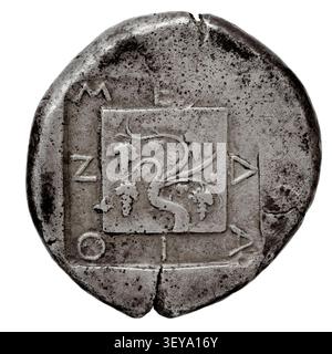 Une pièce de tetradrachm de Mendé, Macédoine, une pièce d'argent grecque antique, datée d'environ 460 av. J.-C., provenant d'un ancien atelier de menthe. Banque D'Images