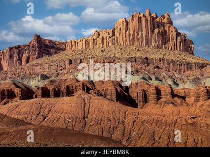 La formation rocheuse Castle dans le parc national de Capitol Reef, Utah Banque D'Images