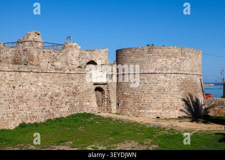 Entrée de la Tour Othello à Famagouste, Chypre du Nord. Il a été construit par les Lusignans au XIVe siècle, et a ensuite été modifié par les Veneti Banque D'Images