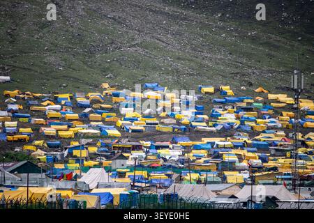 Baltal, Jammu-et-Cachemire, Inde. 3 juillet 2026. Une vue du camp de base de Baltal pendant le pèlerinage annuel au Sanctuaire de la grotte Holy Amarnath dans la région de Baltal à Sonamarg, à l'est de Srinagar, la capitale estivale du Cachemire indien. (Crédit image : © Umar Farooq/ZUMA Press Wire) USAGE ÉDITORIAL SEULEMENT ! Non destiné à UN USAGE commercial ! Banque D'Images