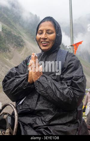 Baltal, Jammu-et-Cachemire, Inde. 3 juillet 2026. Un pèlerin hindou réagit lors du pèlerinage annuel au Sanctuaire de la grotte Holy Amarnath dans la région de Baltal à Sonamarg, à l'est de Srinagar, la capitale estivale du Cachemire indien. (Crédit image : © Umar Farooq/ZUMA Press Wire) USAGE ÉDITORIAL SEULEMENT ! Non destiné à UN USAGE commercial ! Banque D'Images