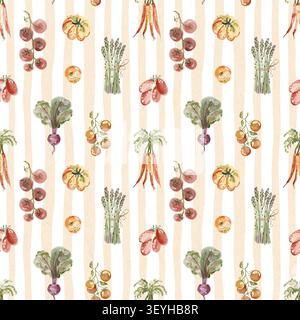 Motif sans couture avec tomates cerises, asperges, betterave et carotte sur fond rayé. Aquarelle peint à la main motif végétal avec jaune et blanc Banque D'Images
