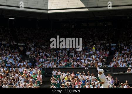 London, Britain. 3rd July, 2026. Novak Djokovic of Serbia serves during the men's singles third round match against Arthur Rinderknech of France at the Wimbledon Tennis Championships in London, Britain, on July 3, 2026. Credit: Stephen Chung/Xinhua/Alamy Live News Banque D'Images