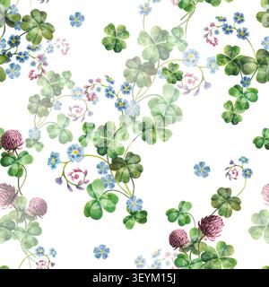 Motif floral sans couture avec trèfles et aquarelle bleue de dessin à la main Forget-me-Nots. Un design botanique isolé idéal pour l'emballage de printemps, mariage Banque D'Images