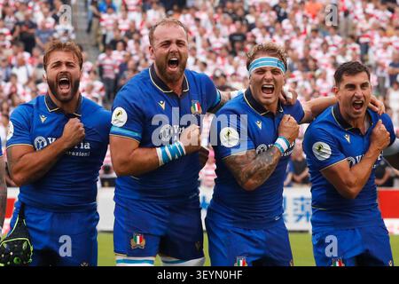 Tokyo, Japan. 4th July, 2026. Italian rugby players sing the national anthem before the Nations Championship 2026 between Japan and Italy at Prince Chichibu Memorial Rugby Stadium in Tokyo. Japan defeats Italy 27-10. (Credit Image: © Rodrigo Reyes Marin/ZUMA Press Wire) EDITORIAL USAGE ONLY! Not for Commercial USAGE! Banque D'Images