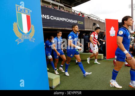 Tokyo, Japan. 4th July, 2026. Italian and Japanese rugby players enter to the Prince Chichibu Memorial Rugby Stadium for the Nations Championship 2026 between Japan and Italy, in Tokyo. Japan defeats Italy 27-10. (Credit Image: © Rodrigo Reyes Marin/ZUMA Press Wire) EDITORIAL USAGE ONLY! Not for Commercial USAGE! Banque D'Images