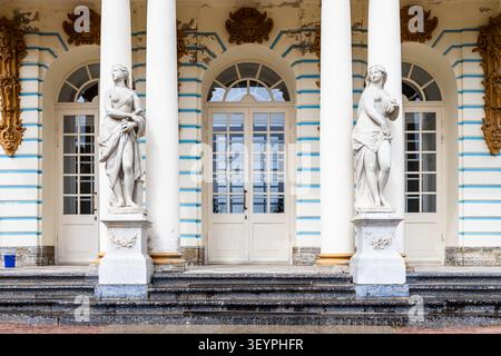 Pouchkine, Russie - 24 juin 2026 : entrée au Palais Catherine dans la ville de Pouchkine (Tsarskoïe Selo) le jour d'été Banque D'Images