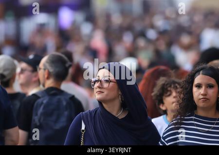3 juillet 2026, Montréal, Ciudad de Mexico, Canada : une fille assiste au concert de Macario MartÃ­nez dans le cadre de la 46e édition du Festival International de Jazz de Montréal 2026. Le 3 juillet 2026 à Montréal, Canada. (Crédit image : © Horacio Zamora/eyepix via ZUMA Press Wire) USAGE ÉDITORIAL SEULEMENT ! Non destiné à UN USAGE commercial ! Banque D'Images