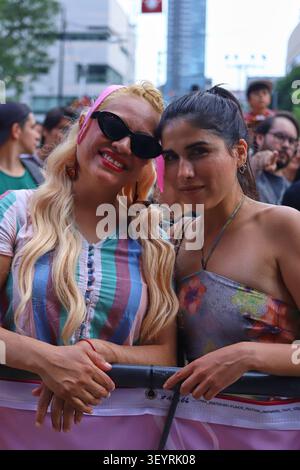3 juillet 2026, Montréal, Ciudad de Mexico, Canada : deux filles assistent au concert de Macario MartÃ­nez dans le cadre de la 46e édition du Festival International de Jazz de Montréal 2026. Le 3 juillet 2026 à Montréal, Canada. (Crédit image : © Horacio Zamora/eyepix via ZUMA Press Wire) USAGE ÉDITORIAL SEULEMENT ! Non destiné à UN USAGE commercial ! Banque D'Images