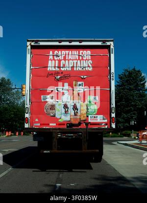 Panneau arrière altéré d'un camion de livraison Captain Morgan Rum. St Paul Minnesota MN États-Unis Banque D'Images