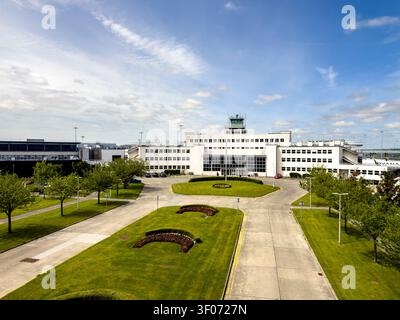 Le premier terminal de l'aéroport international de Dublin et tour de contrôle, conçu par l'architecte Desmond FitzGerald, Dublin, Irlande Banque D'Images