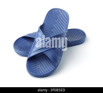 Paire de sandales coulissantes EVA bleues isolées sur blanc Banque D'Images