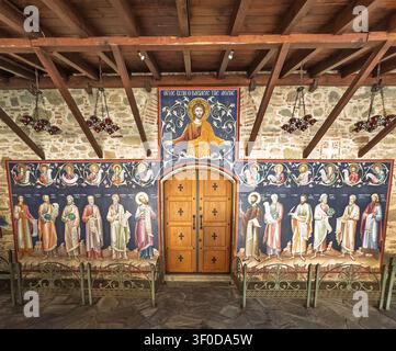 Kalambaka, Grèce – 24 juillet 2024 : Monastère Sainte du Grand Météore, Météores. Peinture de Jésus-Christ et ses 12 apôtres, avec comme texte : Ceci est Banque D'Images