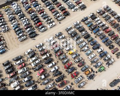 Photographie en contre-plongée d'un grand parking Banque D'Images