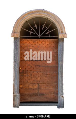 Ancienne porte en bois à double battant sous une arche en pierre. La surface rustique du bois présente des textures vieilles et des clous décoratifs en fer forgé Banque D'Images