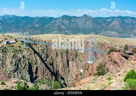 Pont et canyon de Royal Gorge dans les montagnes rocheuses du Colorado par une journée ensoleillée Banque D'Images