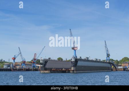 Chantier naval de Lindenau à Kiel, quartier de Pries-Friedrichsort, dock, chantier naval, construction navale, cale sèche, installations du chantier naval, port, fjord, chantier de réparation, navire r Banque D'Images