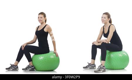 Jeune femme faisant des exercices avec fitball Banque D'Images