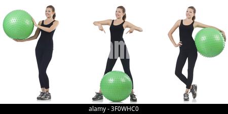 Jeune femme faisant des exercices avec fitball Banque D'Images