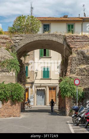 L'antique Porta Pisana dans le centre historique d'Empoli, Florence, Italie Banque D'Images