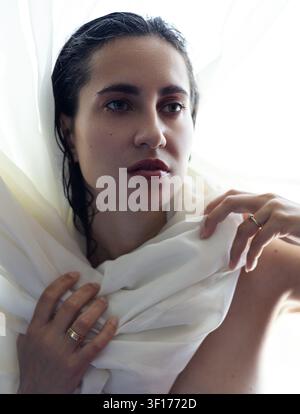Portrait d'une belle femme après la douche Banque D'Images