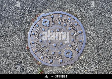 Couverture de drain en fonte fabriquée par Dudley & Dowell Ltd, Cradley Heath, Staffs Banque D'Images