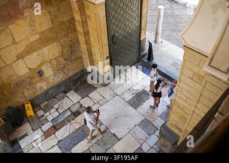 Porte d'entrée du Patio de los Naranjos (Cour des Orangers) à l'intérieur de la Mosquée-Cathédrale de Cordoue, Andalousie, Espagne. Banque D'Images