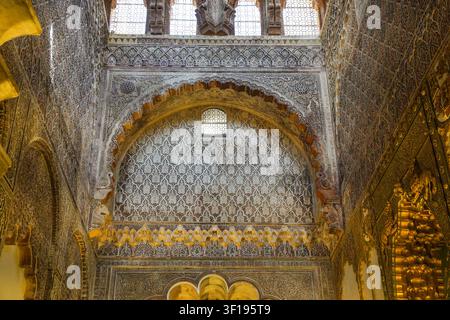 Mosquée de Cordoue, intérieur de la Mosquée-Cathédrale de Cordoue Mihrab (niche de prière) de la Mosquée-Cathédrale, Cordoue, Espagne. Banque D'Images
