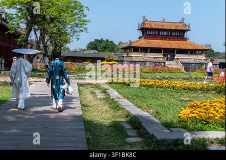 Le pavillon Nhat Thanh construit en 1841, situé dans la Cité Pourpre Interdite et le jardin Thieu Phuong au sein de la Cité Impériale de Hué à Hué, centra Banque D'Images