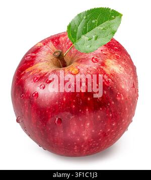 Pomme rouge mûre avec feuille verte recouverte de gouttes d'eau sur fond blanc. Le fichier contient un chemin de détourage. Banque D'Images