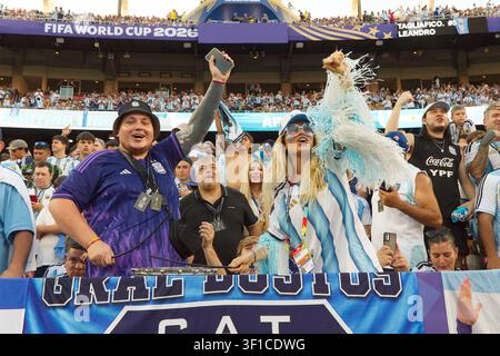 Kansas City, Missouri, États-Unis. 11 juillet 2026. Ces fans célèbrent leur équipe nationale d'Argentine au Kansas City Stadium à Kansas City, Missouri le 11 juillet 2026. (Credit Image: © Serena S.Y. Hsu/ZUMA Press Wire) UTILISATION ÉDITORIALE SEULEMENT ! Pas pour une UTILISATION COMMERCIALE ! Banque D'Images