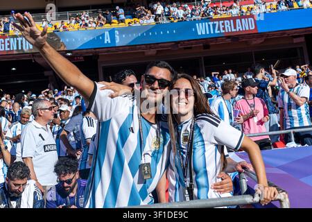 KANSAS CITY, TEXAS - 11 JUIN : Fans lors du match des huitièmes de finale de la Coupe du Monde de la FIFA 2026 entre l'Argentine et la Suisse au Kansas Stadium le 11 juillet 202 Banque D'Images