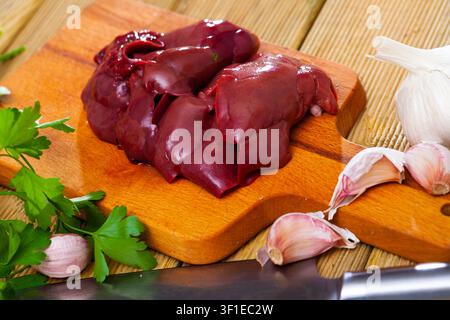 Foie de lapin cru prêt à cuire Banque D'Images