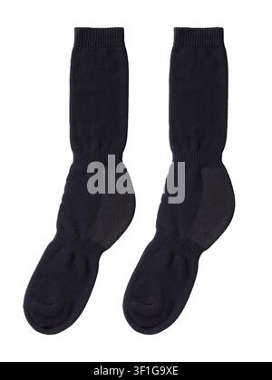 Paire de chaussettes tactiques hautes noires avec semelle en éponge renforcée, chaussettes thermiques militaires isolées sur fond blanc, vue de dessus Banque D'Images