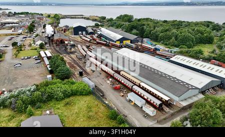 Photographie aérienne par drone haute résolution du dépôt et des ateliers du chemin de fer historique de Bo'ness and Kinneil à Bo'ness, Falkirk, Écosse. Banque D'Images