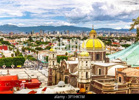 Basilique de Sainte-Marie de Guadalupe et skyline de Mexico Banque D'Images