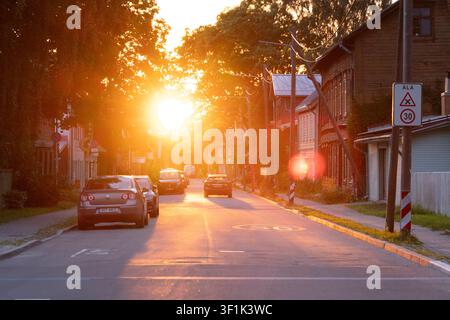 De jolies maisons dans le quartier de Supilinn à Tartu, en Estonie, au coucher du soleil Banque D'Images