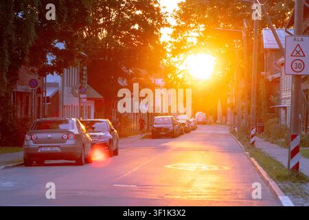 De jolies maisons dans le quartier de Supilinn à Tartu, en Estonie, au coucher du soleil Banque D'Images