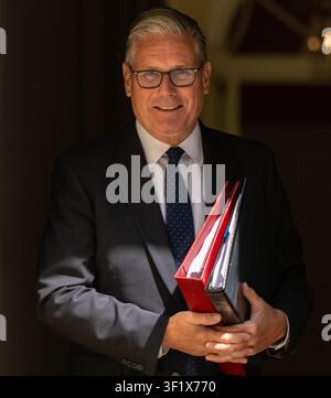 Londres, Royaume-Uni. 15 juillet 2026. Keir Starmer, Premier ministre, quitte le 10 Downing Street pour ses dernières questions au Premier ministre, Londres UK Crédit : Ian Davidson/Alamy Live News Banque D'Images