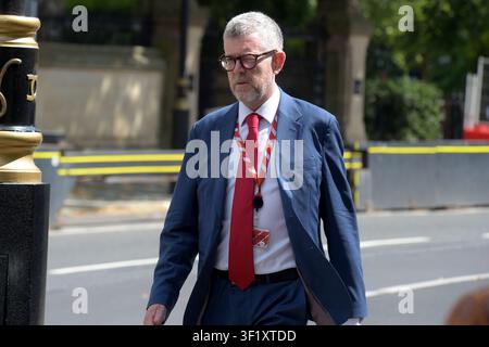 Londres, Royaume-Uni. 15 juillet 2026. Westminster Londres. Matthew Leo Doyle, Baron Doyle, est un conseiller politique britannique, assistant politique et pair à vie qui a occupé le poste de directeur des communications de Downing Street de juillet 2024 à mars 2025. Doyle a été nommé pair à vie en janvier 2026, peu de temps avant d’être suspendu pour son lien avec un distributeur accusé de diffusion d’images indécentes mettant en scène des enfants. Crédit : MARTIN DALTON/Alamy Live News Banque D'Images