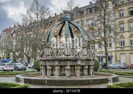 Fontaine du Chou (Cabbage Head Fountain), place Gutenberg, Karlsruhe, Bade-Wurtemberg, Allemagne Banque D'Images