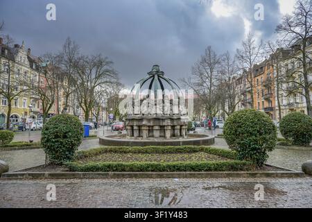 Fontaine du Chou (Cabbage Head Fountain), place Gutenberg, Karlsruhe, Bade-Wurtemberg, Allemagne Banque D'Images
