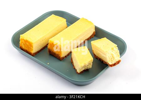 Barres de cheesecake cuites au four avec une croûte de biscuits Graham coupées en rectangles Banque D'Images