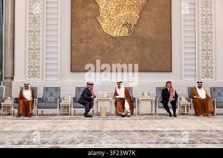 Le roi Abdallah de Jordanie présente ses condoléances à l'émir du Qatar ; le roi Abdallah II de Jordanie présente ses condoléances à l'émir du Qatar, cheikh Tamim bin Hamad Al Thani, au palais de Lusail à Doha, au Qatar, le 15 juillet 2026, suite au décès de son père, cheikh Hamad bin Khalifa Al Thani. Photo de Royal Hashemite Court  apaimages Amman Amman Jordanie 150726 Qatar JPO 003 Copyright : xapaimagesxRoyalxHashemitexCourtxxxapaimagesx Banque D'Images